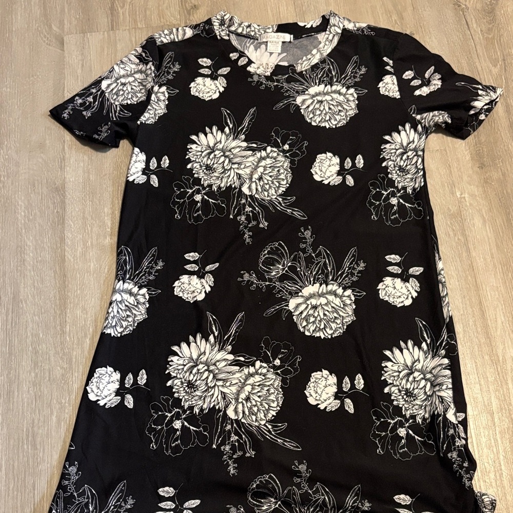 Magazine Black and White Floral Dress